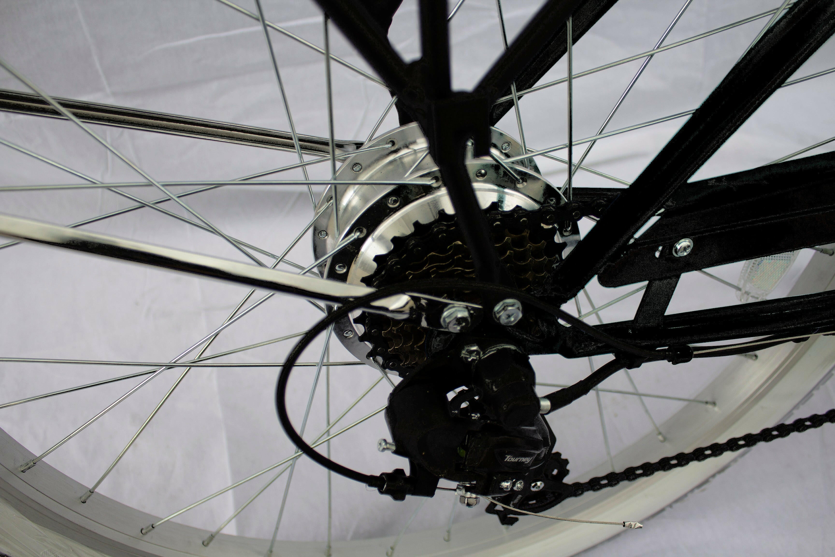 Sleek electric cruiser bike with modern design ideal for eco-friendly urban commuting and leisure rides