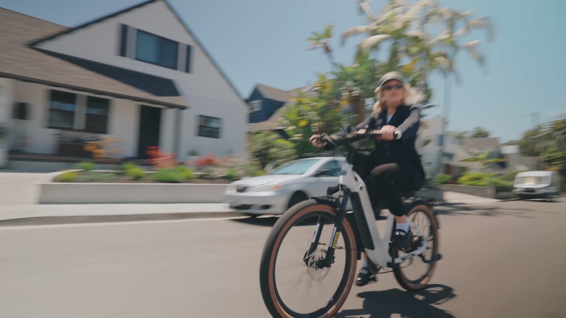 Load video: Vtuvia Zeal XT8 Commuter EBike
